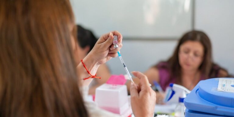 Piden vacunarse contra una nueva variante de la gripe que circula en Europa