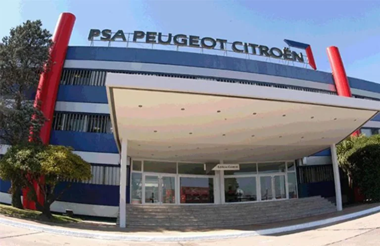 Peugeot paraliza su planta de El Palomar por un mes