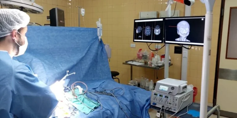 Córdoba: operaron con éxito un tumor cerebral a un chico de 13 años en un hospital público