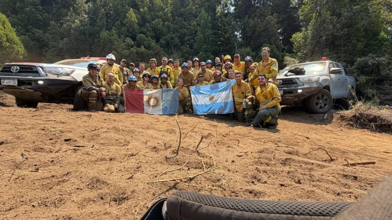 Córdoba envía una segunda dotación de brigadistas a combatir incendios en Chubut