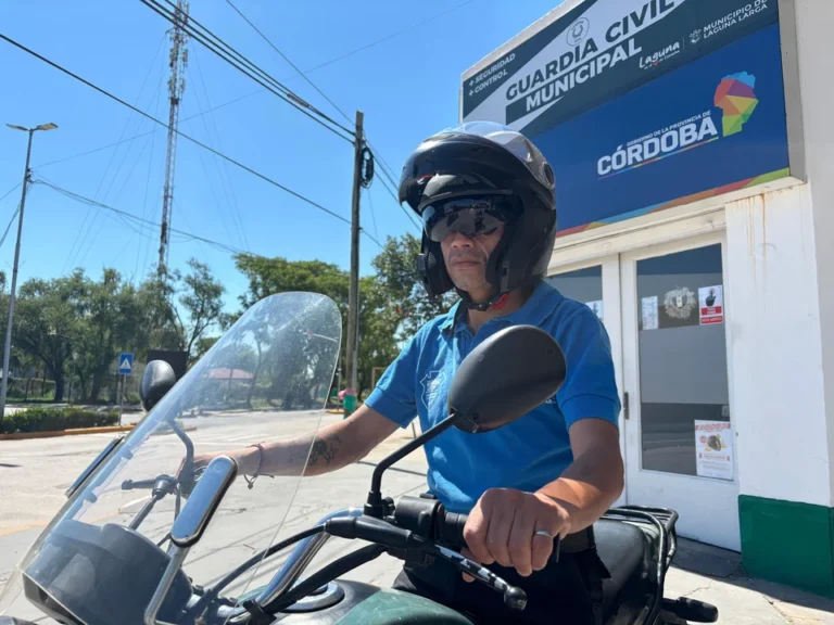 Laguna Larga reemplaza multas por cascos para mejorar la seguridad vial