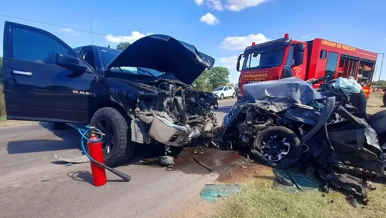 Choque frontal de camionetas en Villa María: un hombre sufrió heridas de gravedad