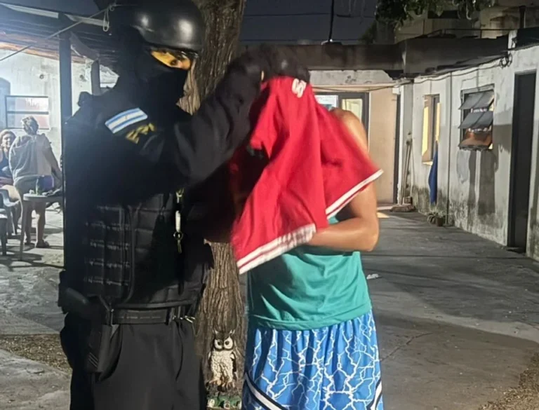 Cayó una banda narco familiar en Córdoba: vendían cocaína en un local de lencería