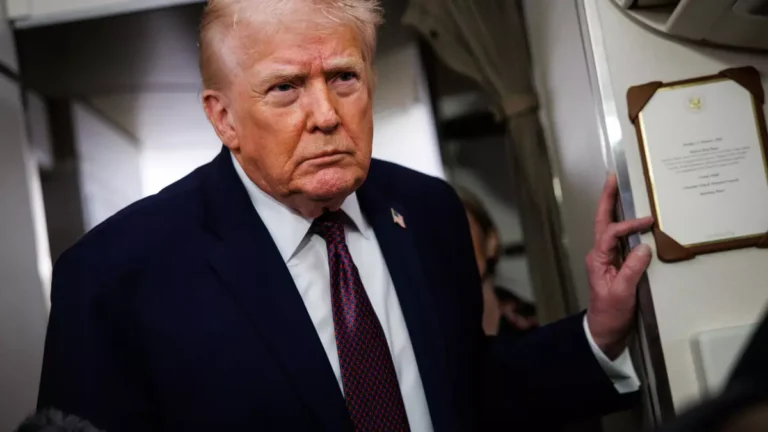 Trump redobla las amenazas sobre Groenlandia y tensiona a la OTAN