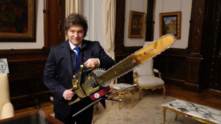 Oficializaron el aumento salarial para ministros y altos funcionarios