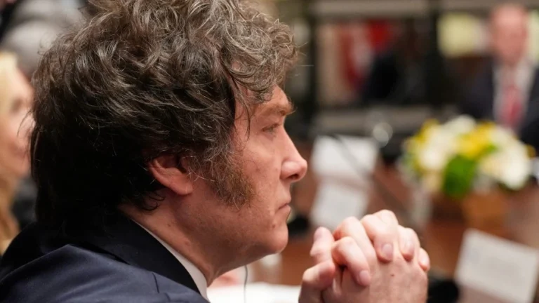 Milei atacó a Clarín tras revelarse su contrato por la cripto Libra