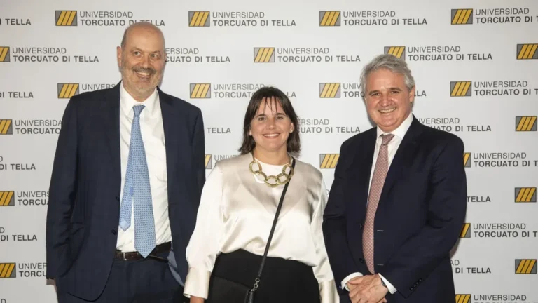 Polémica: Cancillería adjudicó $114 millones a asociación vinculada a la esposa de Sturzenegger