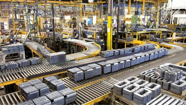 Industriales cordobeses advierten que la recesión golpea más que la apertura de importaciones